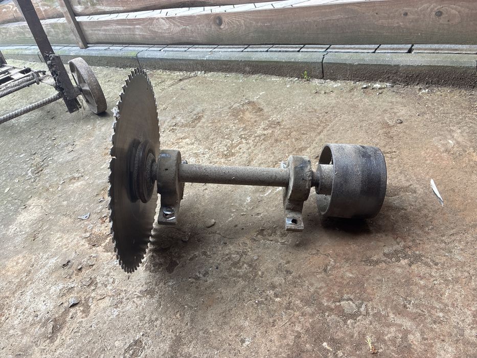 Walek os do cyrkularki wraz z tarcza 40 cm