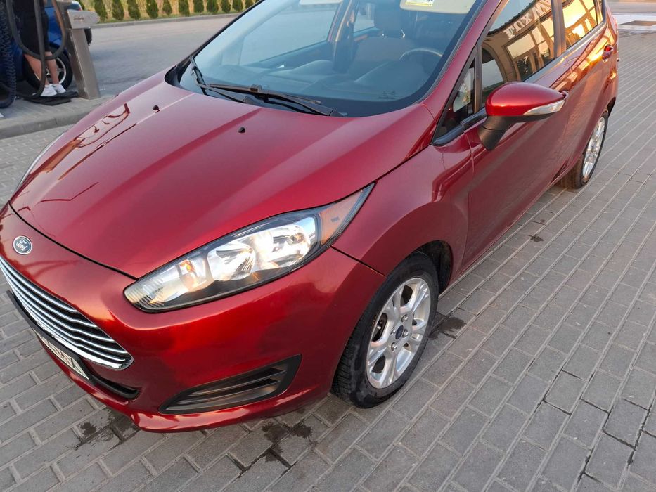 Автомобіль Ford Fiesta 2015 рік