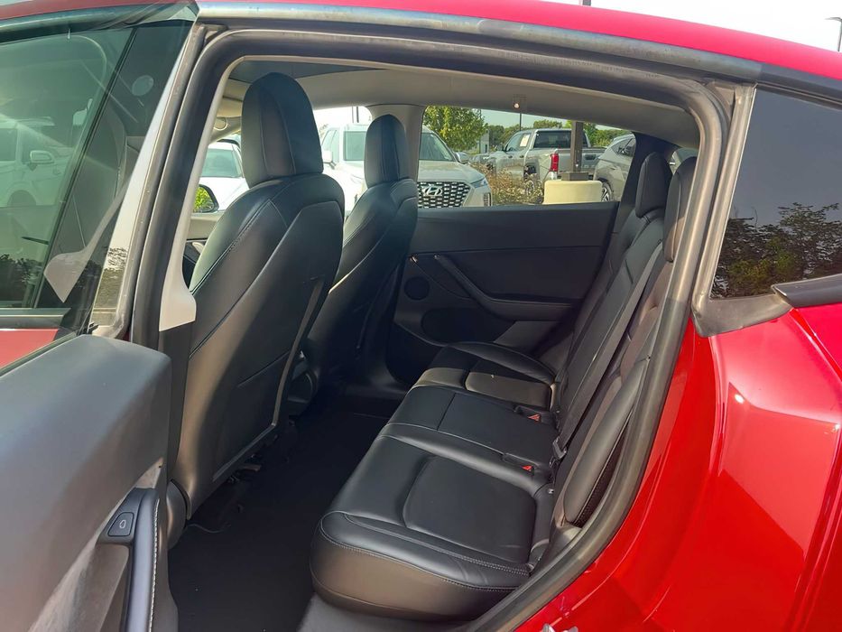 Tesla Model Y      2021