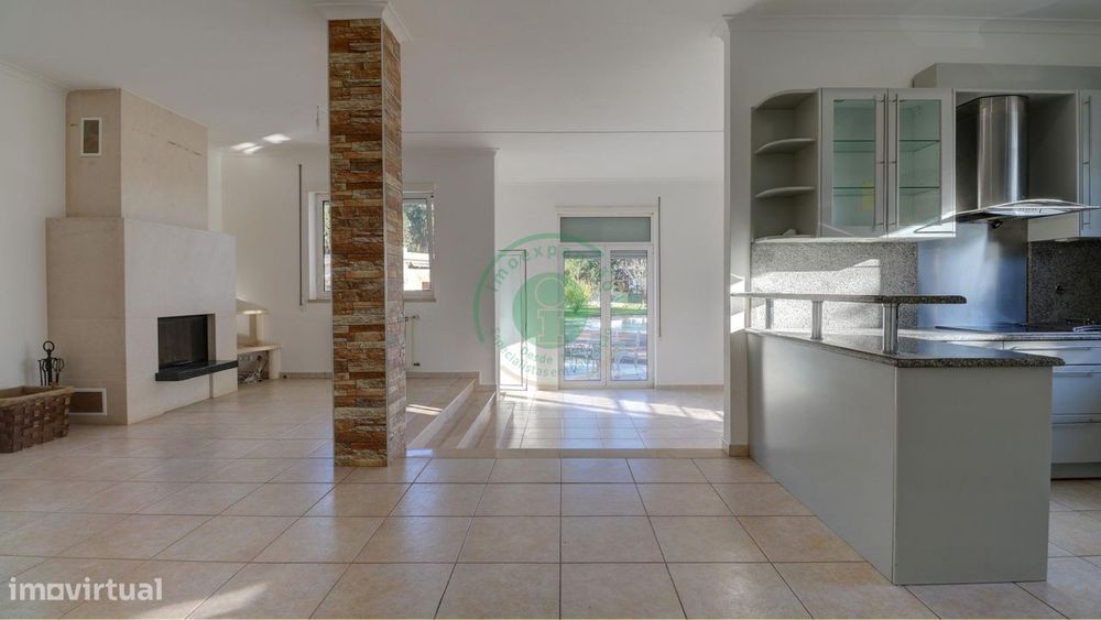 Moradia T4 com Piscina e Vista Mar