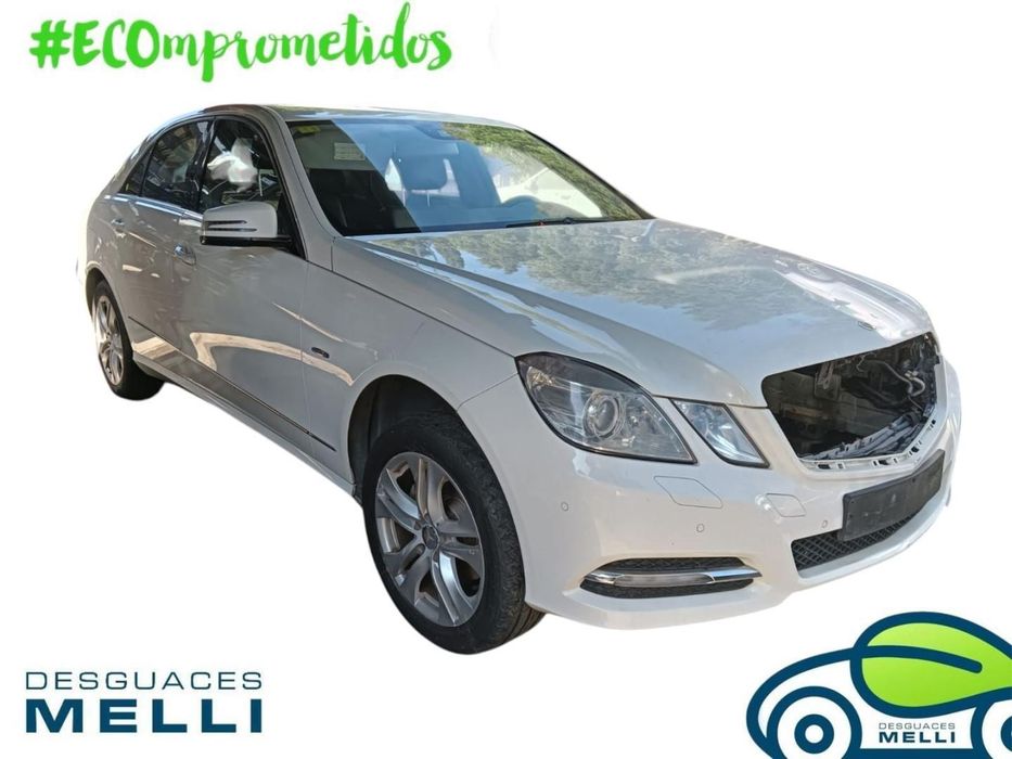 Dobradiça Direita Do Capô Mercedes-Benz Clase