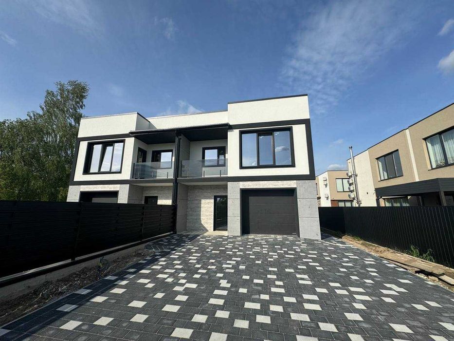 Продається сучасний Дуплекс 135 м2 з гаражем комунікаціями і ділянкою!