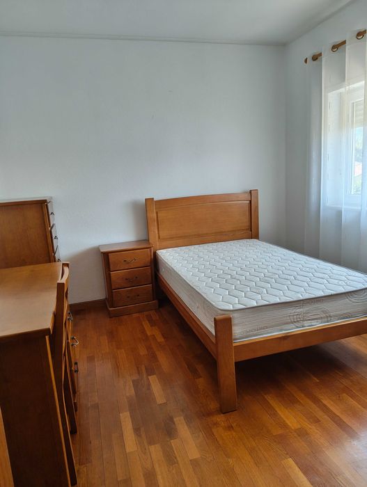 Arrendo quartos a estudantes universitários