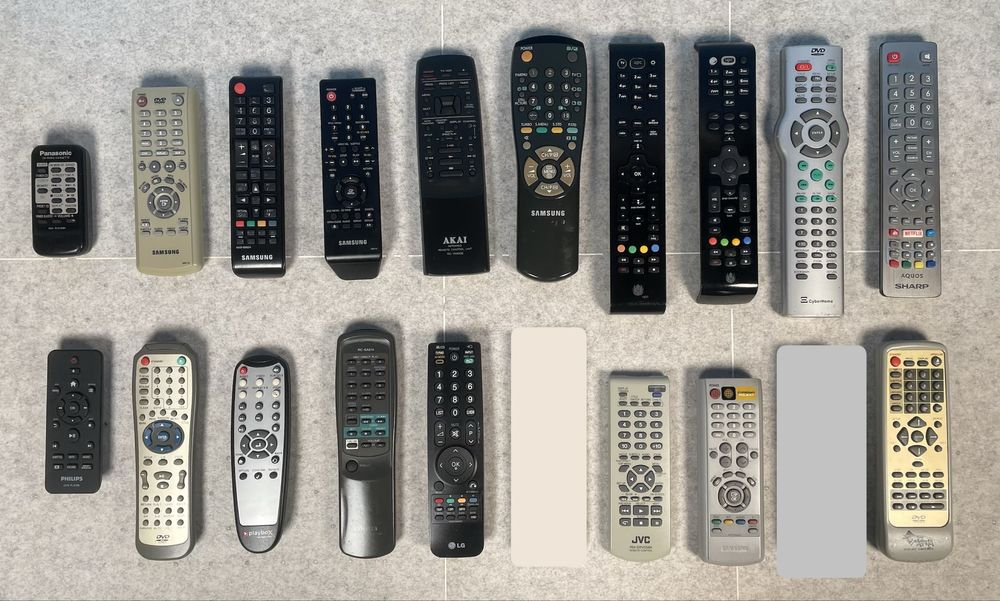 Piloty do telewizora magnetowidu dvd hifi stereo różne rodzaje pilot