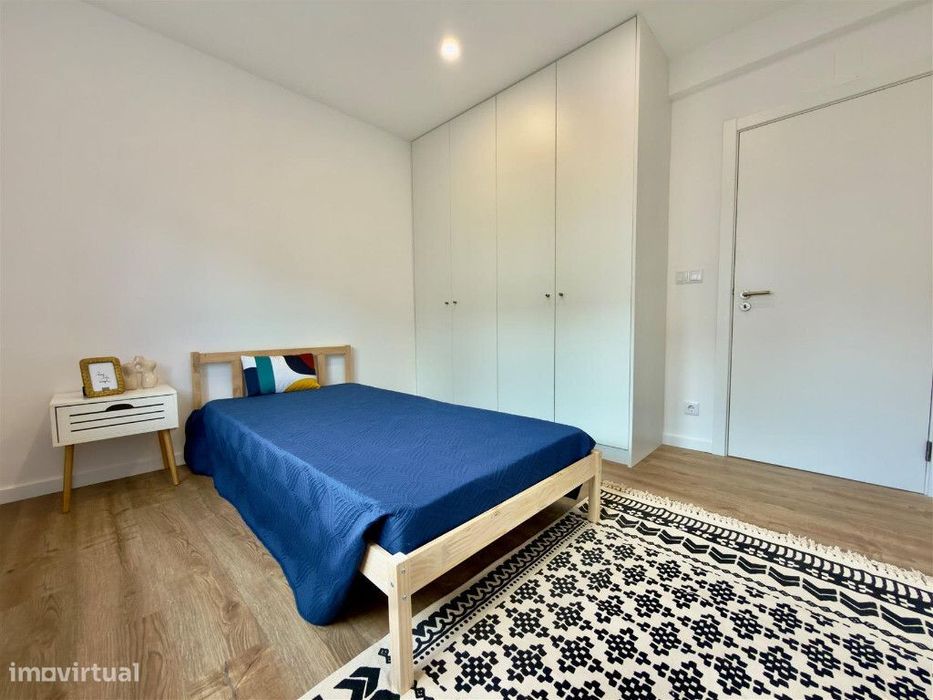 Apartamento T4 com garagem na Guarda Inglesa, Santa Clara