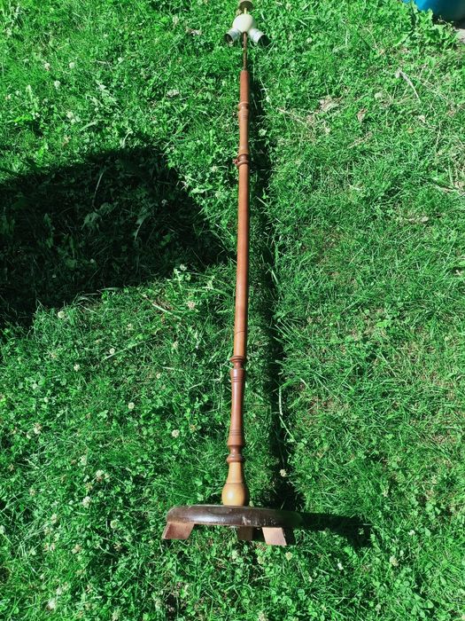 Lampa stojąca z PRL-u.