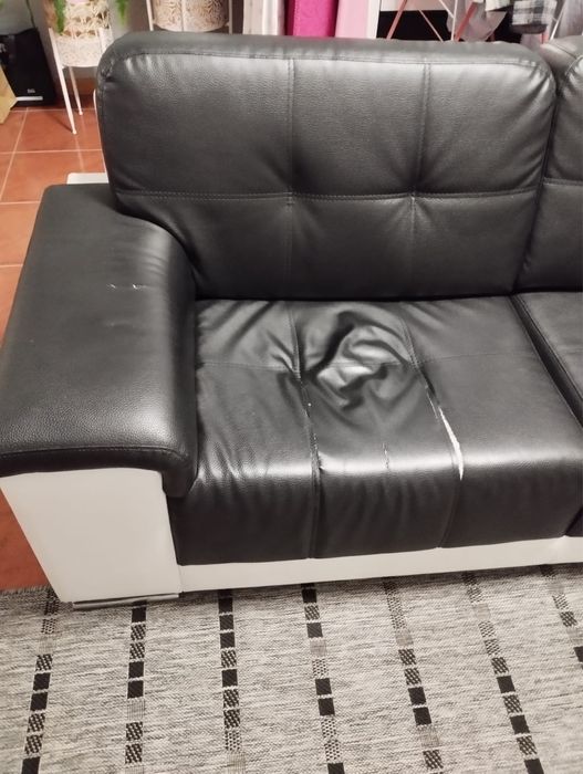 Sofa em formato L com alguns danks