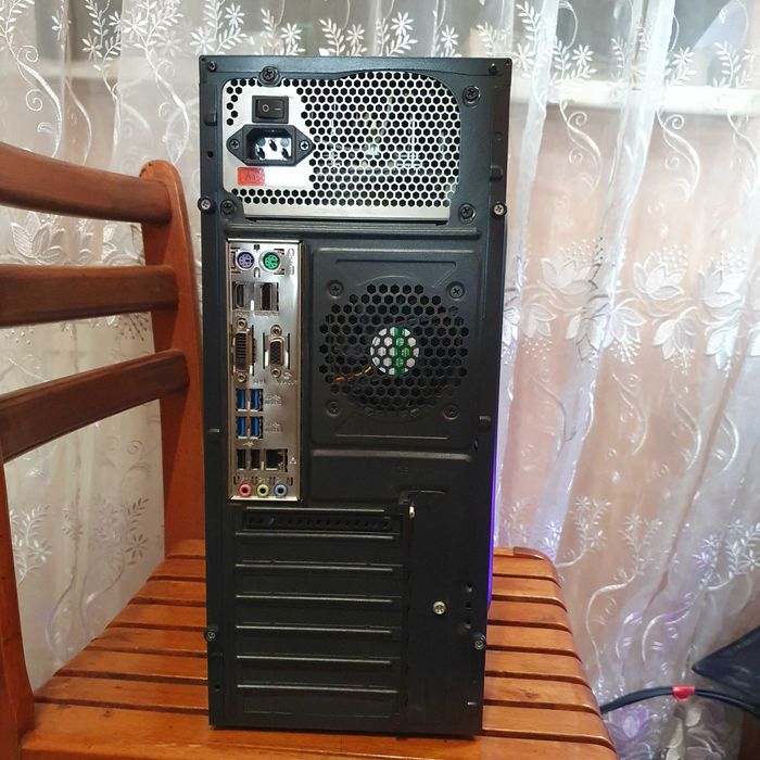 Комп'ютор / ПК в гарному робочому стані, все працює, системний блок