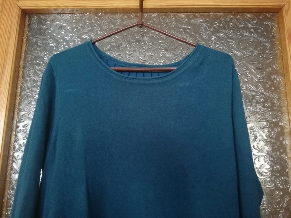 Sweter szmaragdowy rozm. L z koronką