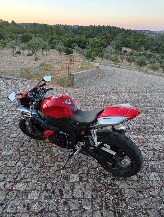 Moto Suzuki Gsx-r 600 K8