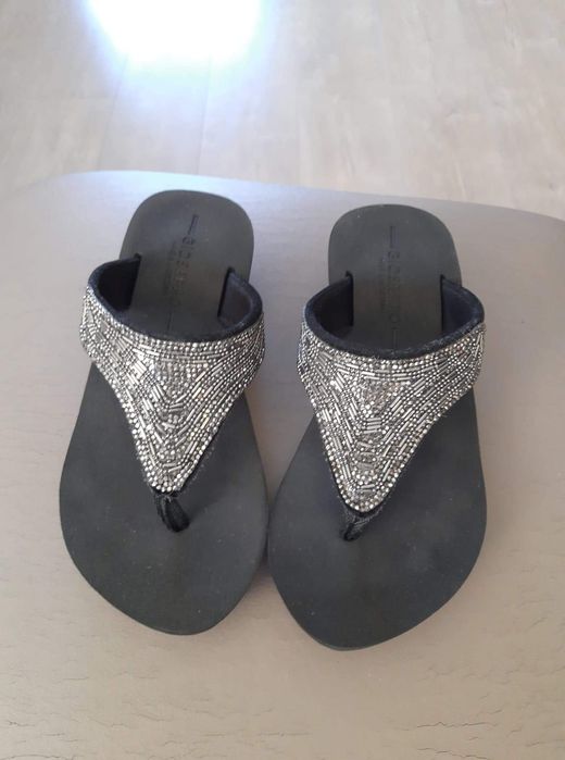 Japonki marki Giuseppe. Rozmiar 35. Nowe