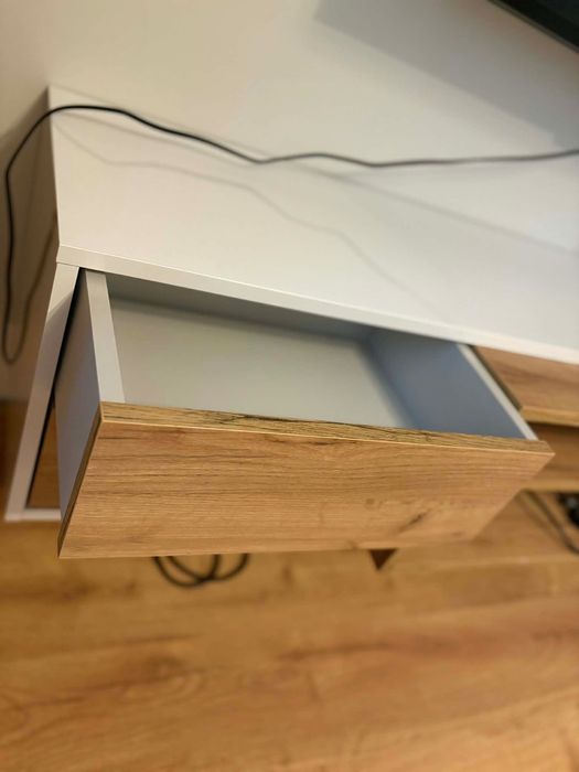 Witryna i komoda w stanie idealnym