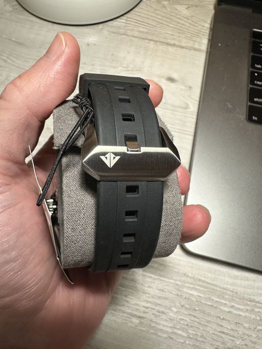 Часы Citizen Eco-Drive BN0085-01E японские/солнечная батарея