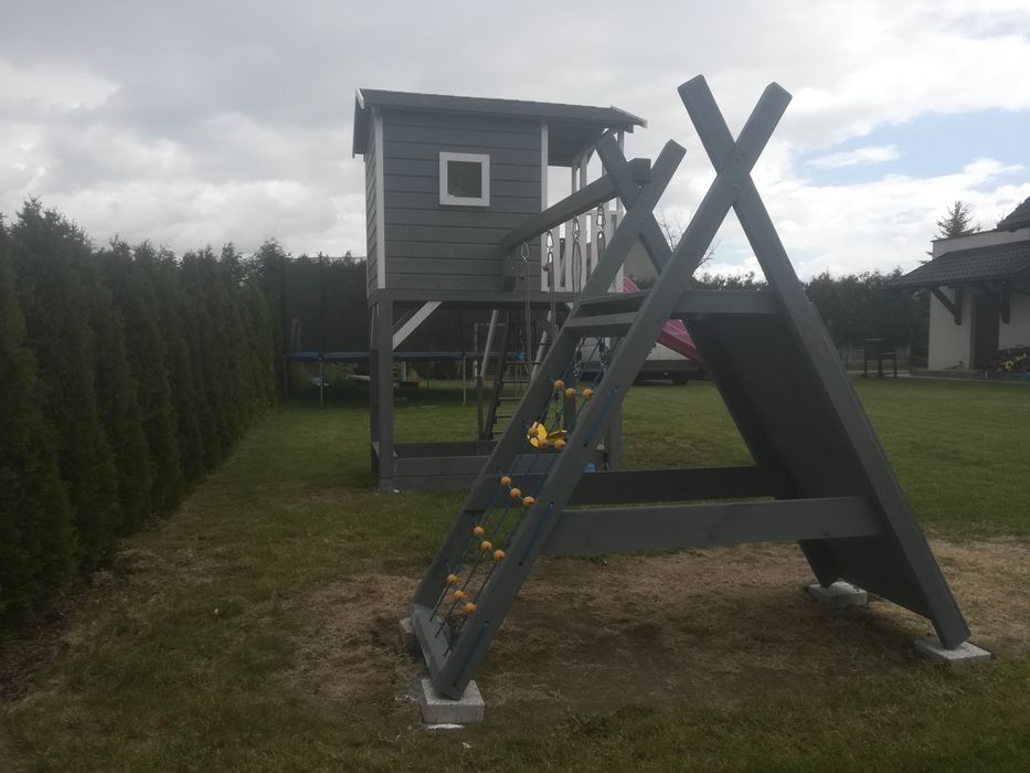 Plac zabaw dla dzieci (domek dla dzieci)
