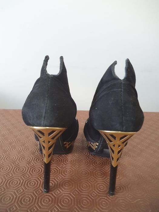 Sapatos marca Schutz n°37 ( usados uma vez )