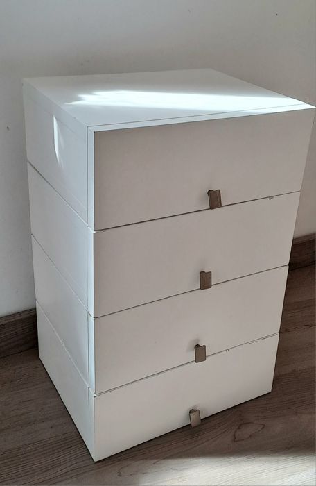 Modulos brancos 12x27x33cm, possível venda em separado, com algumas ma