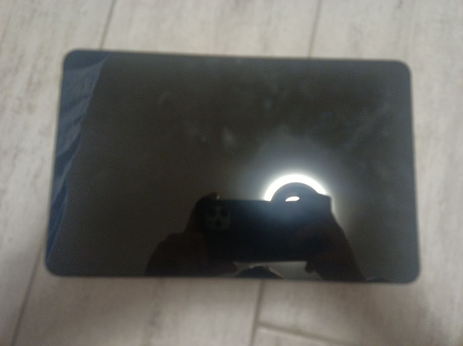 Один планшет lenovo, другой oppo