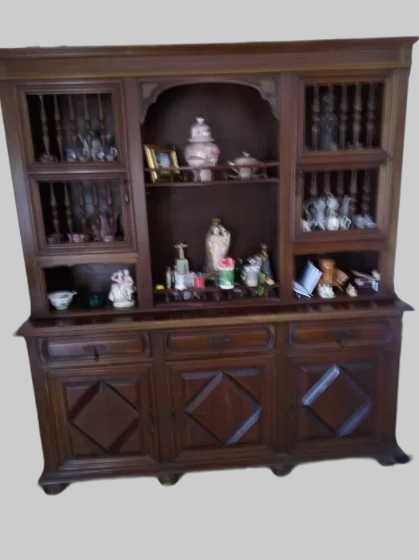 Vendo Móvel de Sala em Madeira Maciça – Estilo Clássico