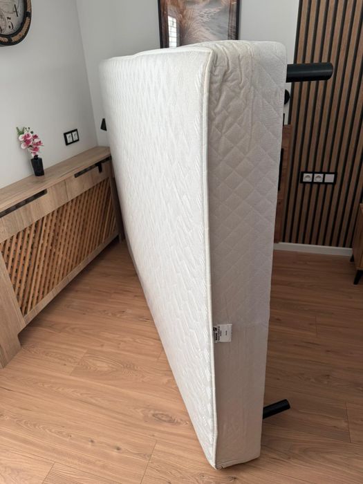 Łóżko jak nowe - materac na stelażu 140x200cm