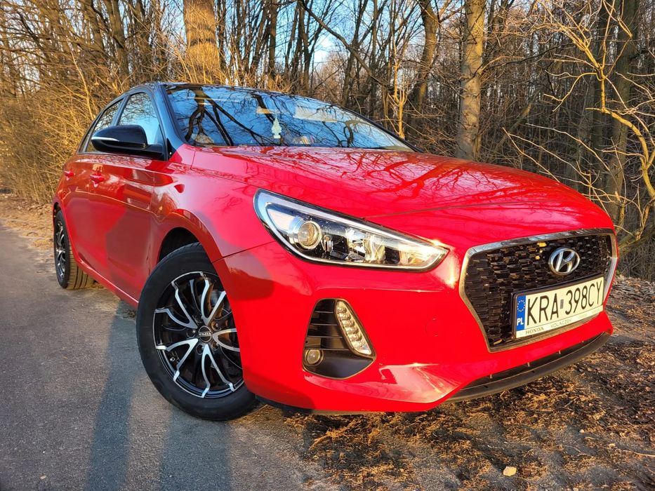 Hyundai I30 Czerwono-Czarny