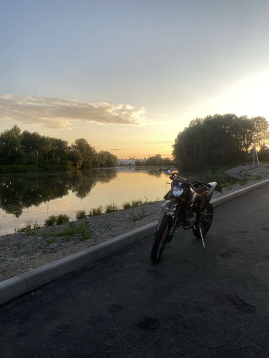 В подаже ендуро kovi start 250 на запчасти все целое но моментами после дтп