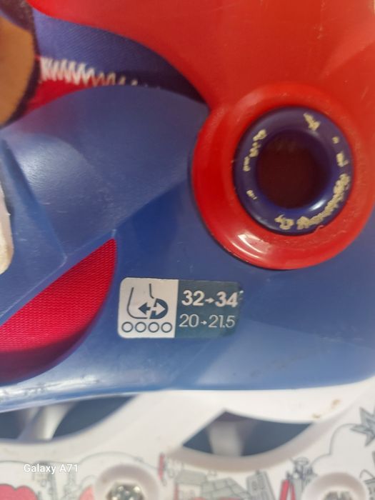 Patins em linha mais equipamento de protecção
