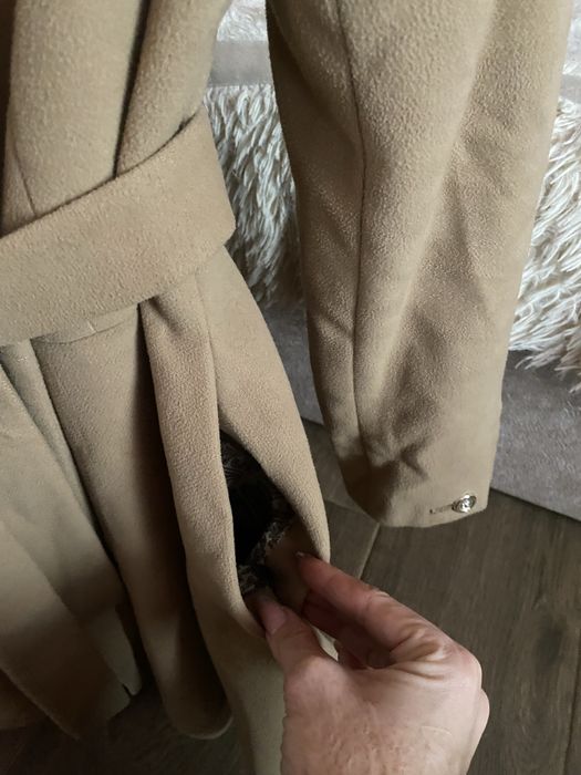 2 чудових пальто