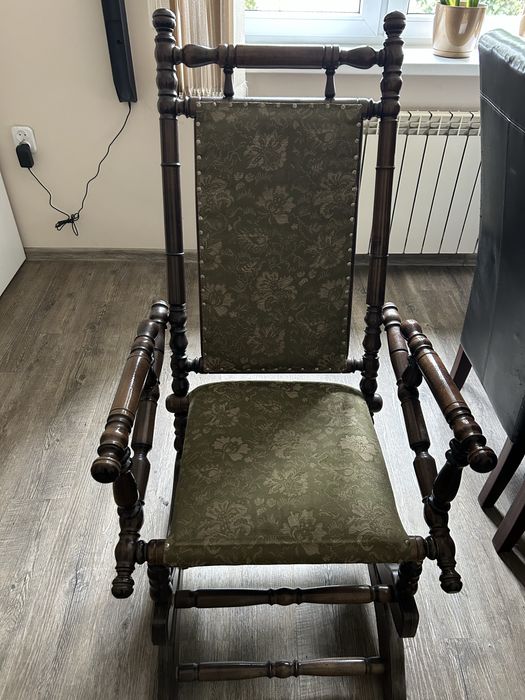 Fotel bujany na sprężynach