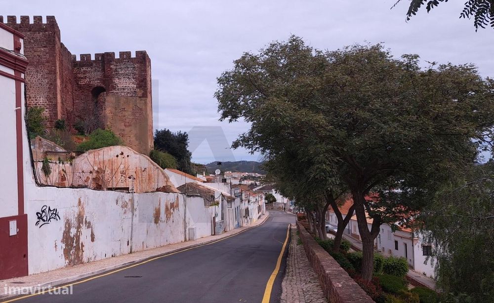 Silves: Venda de Propriedade Urbana junto ao Castelo.