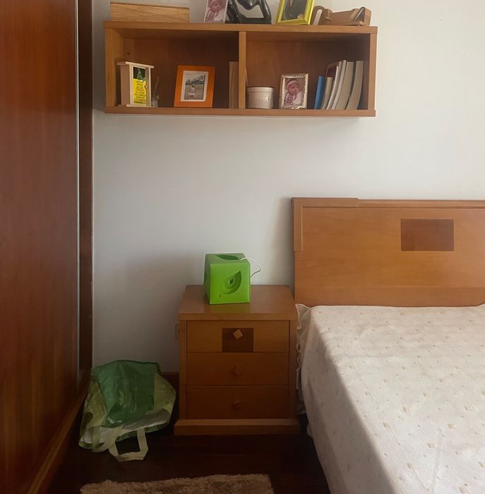 Vendo quarto em madeira mogno