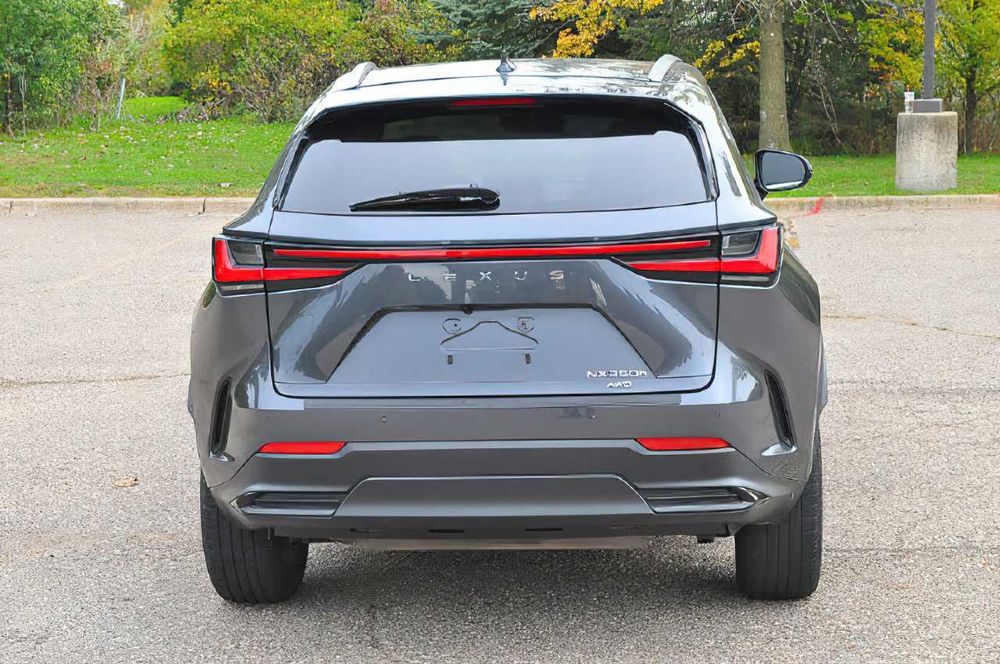Lexus NX 350h Premium      2022