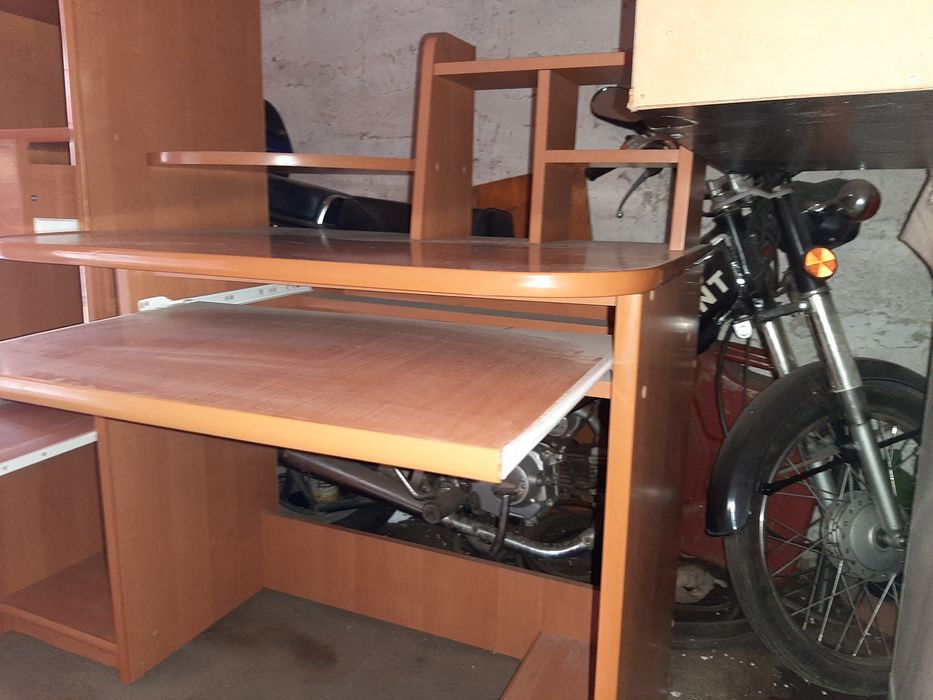 Стол для школьников , геймеров - тинэйджеров