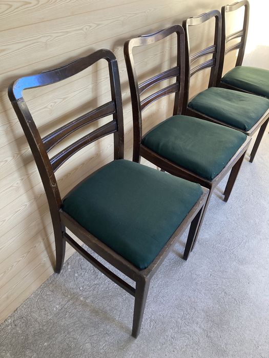 Krzesła gięte retro.