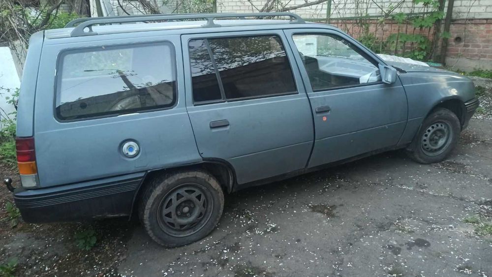 Продам машину Opel Kadett 1.6 універсал по ТП