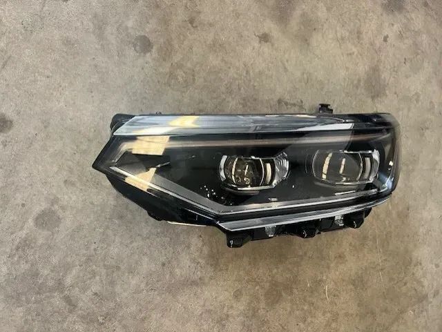 Otica esquerda Vw Passat B8