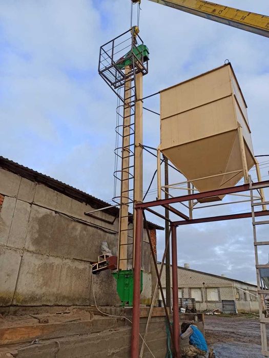 Ковшовий (норія), скребковий, шнековий транспортери.