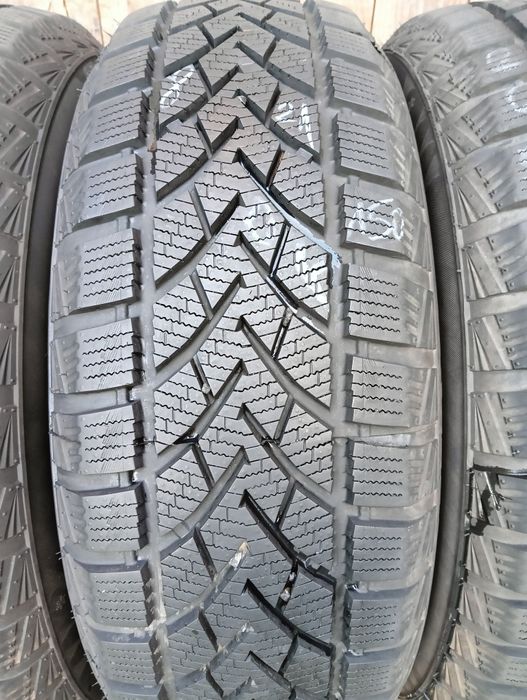 Sprzedam opony zimowe używane 205/65R15 2szt