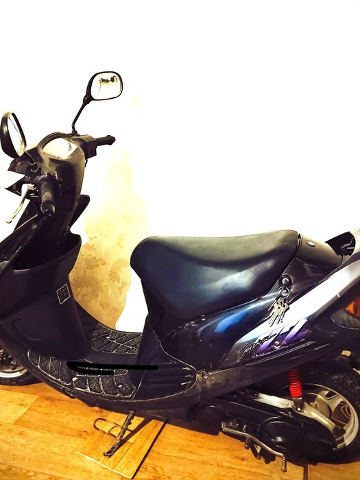 Мопед находу в отличном состоянии.Акумулятор и доп.скат новые..