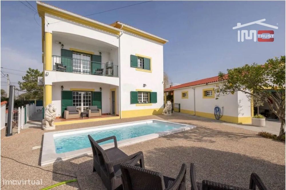 Moradia T5+3 Palmela- Piscina, Garagem, Furo de Água, Coz. Equipada