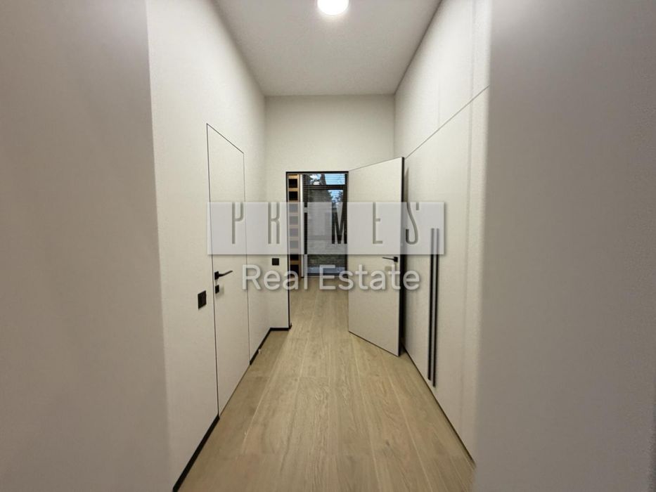 Продаж будинка 1200м2 КМ Riviera Village перша лінія води