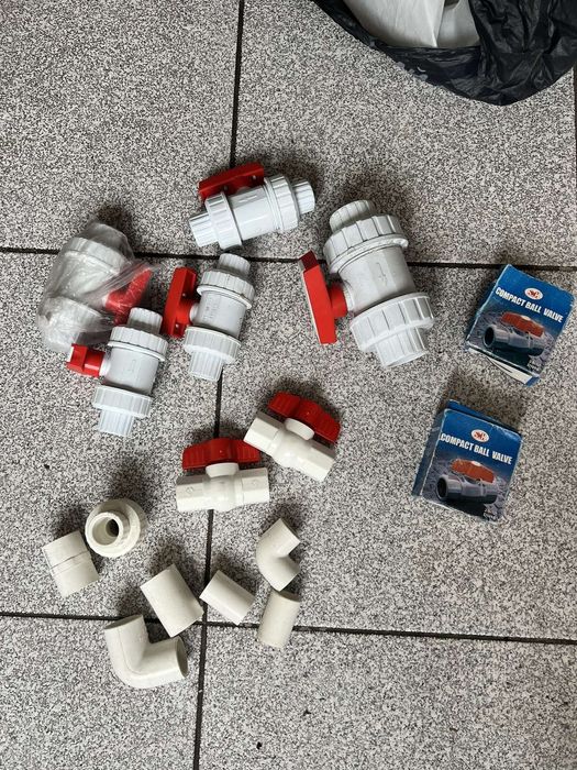 шаровые краны из ПВХ и фитинги,уголки для труб,