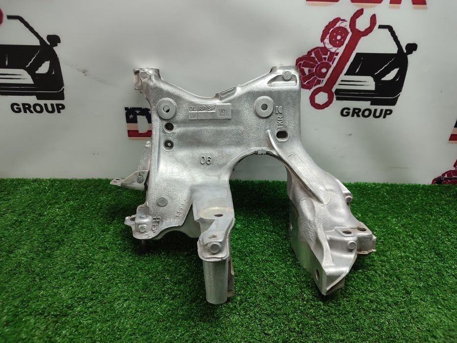 Кронштейн підрамника правий Audi q5 80a разборка ауди ку5 80а ауді