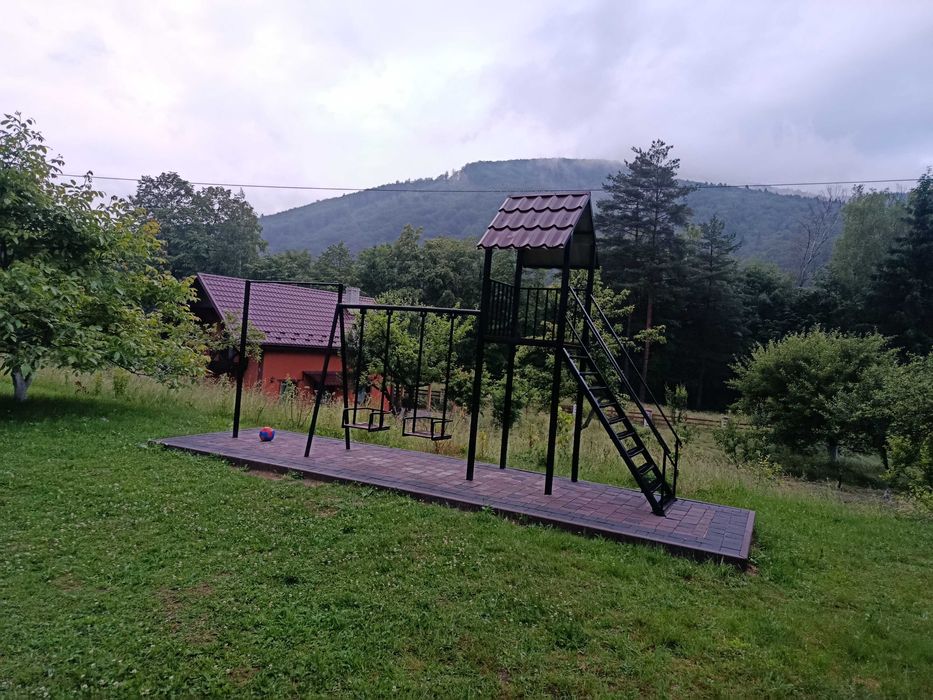 Відпочинок в Карпатах- Гостинний двір "За рікою"