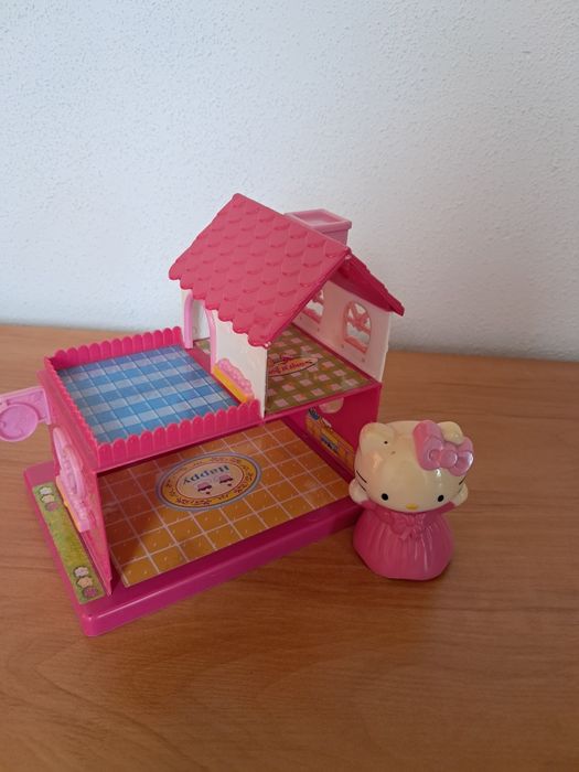 Domek i zabawka hello kitty