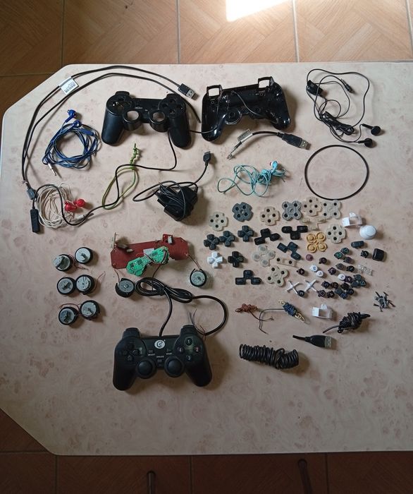 Lote de peças e acessórios para comandos PlayStation