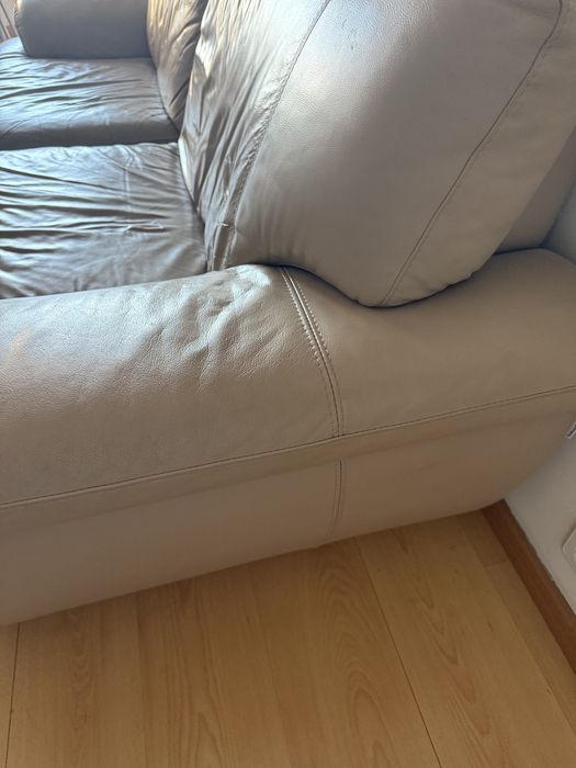 Sofa chateau d’ax em pele