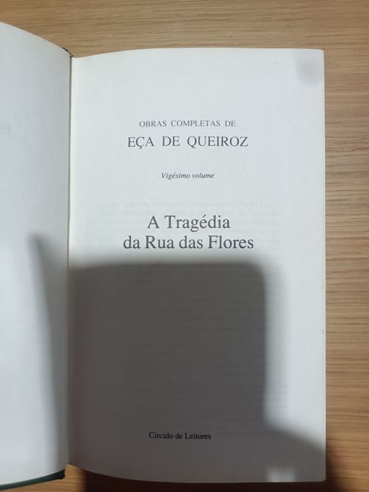 Vendo obras completas de Eça de Queirós