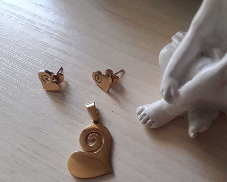 Продам набор серьги пусеты и подвеска