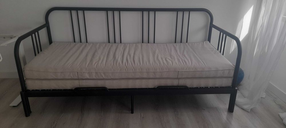 Sofa/Cama em ferro preto