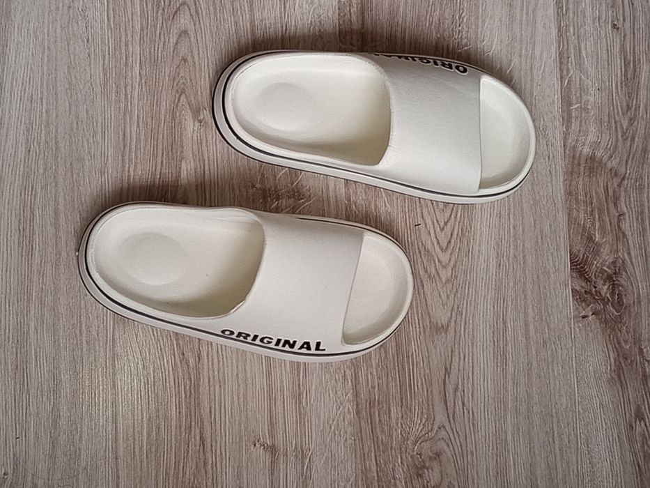 Białe klapki piankowe original. Nowe